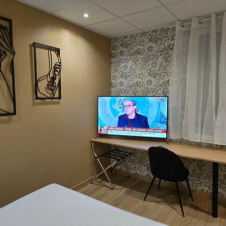 Hotel L'Europeen Тарб Екстер'єр фото