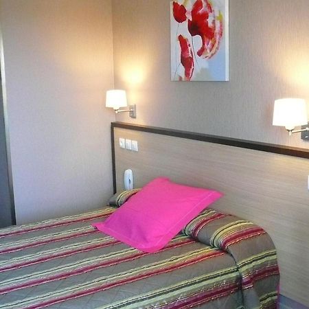 Hotel L'Europeen Тарб Екстер'єр фото