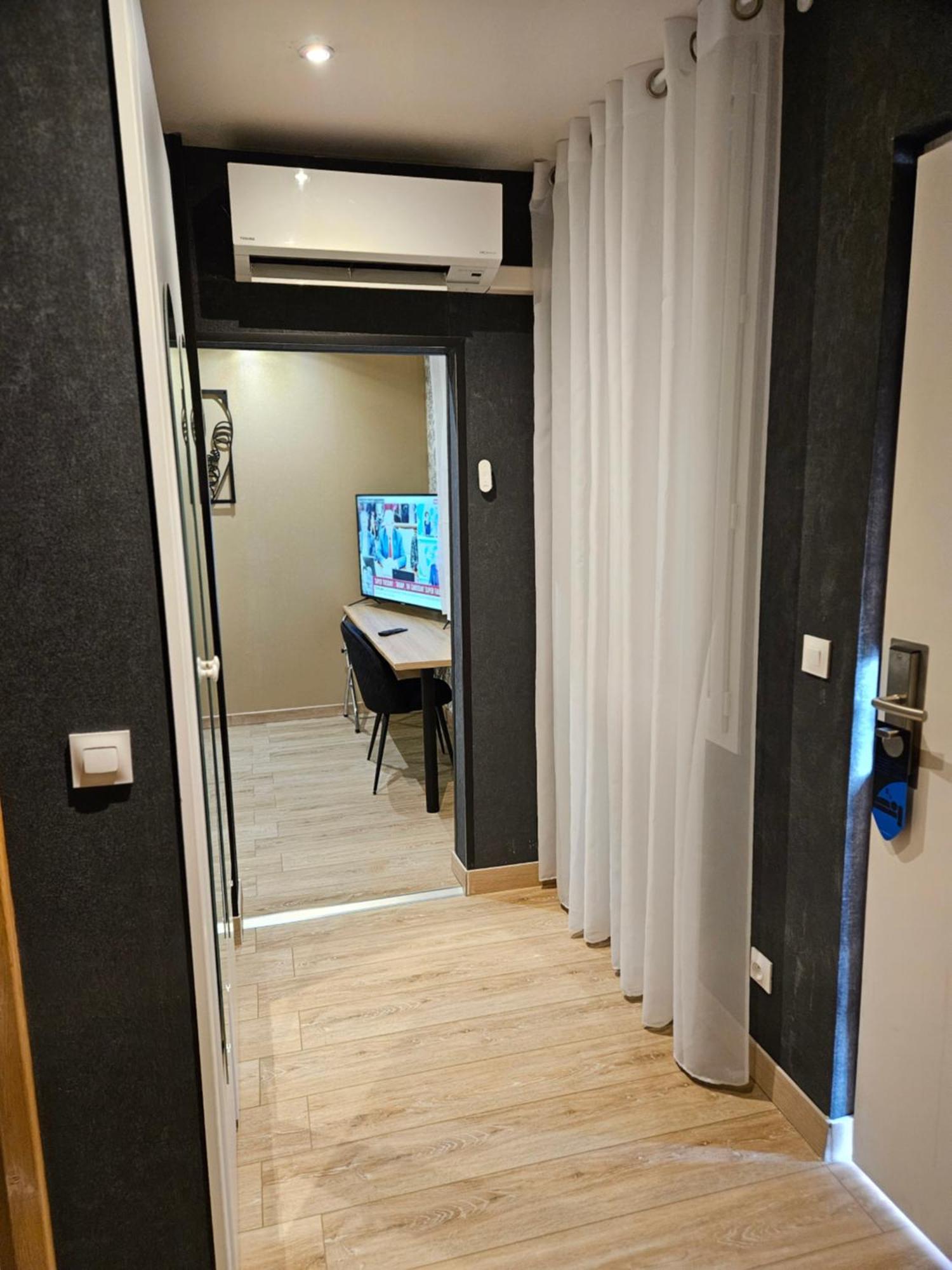 Hotel L'Europeen Тарб Екстер'єр фото