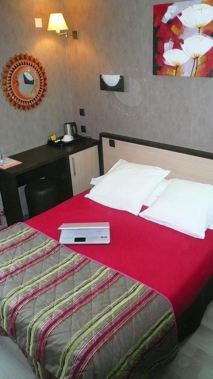 Hotel L'Europeen Тарб Екстер'єр фото
