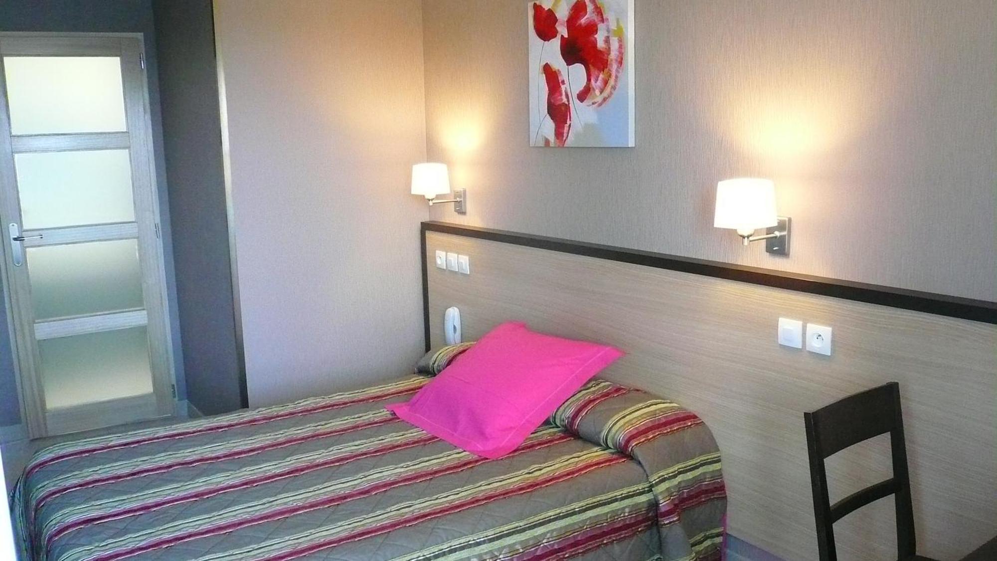 Hotel L'Europeen Тарб Екстер'єр фото