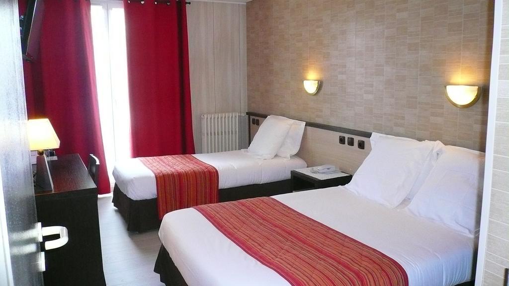 Hotel L'Europeen Тарб Екстер'єр фото