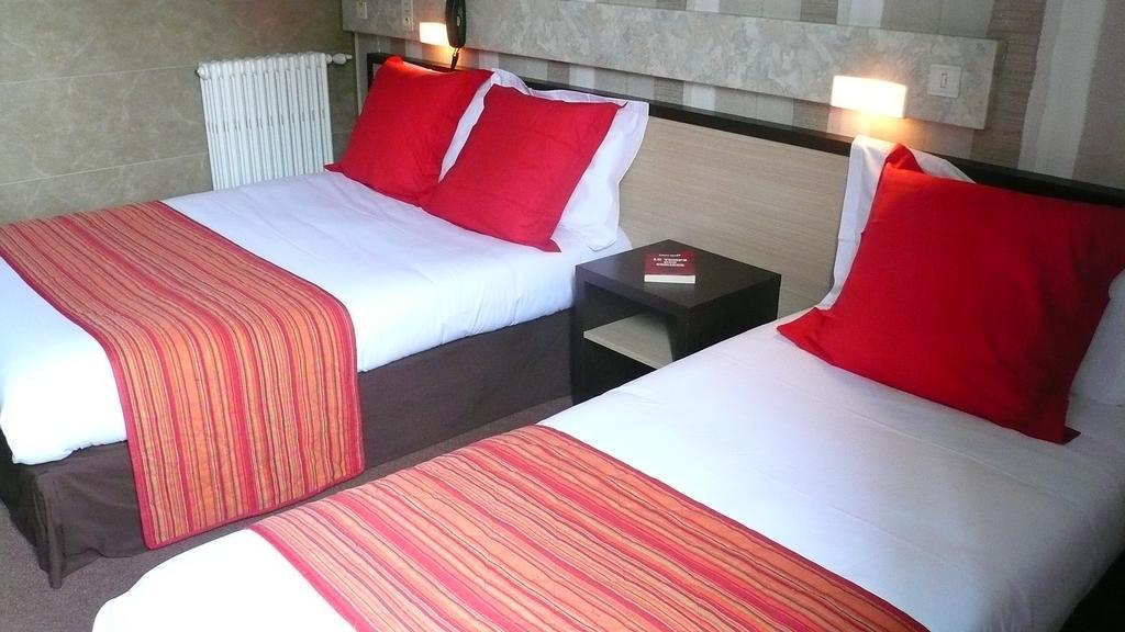Hotel L'Europeen Тарб Екстер'єр фото