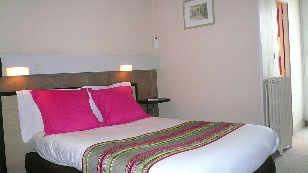 Hotel L'Europeen Тарб Екстер'єр фото