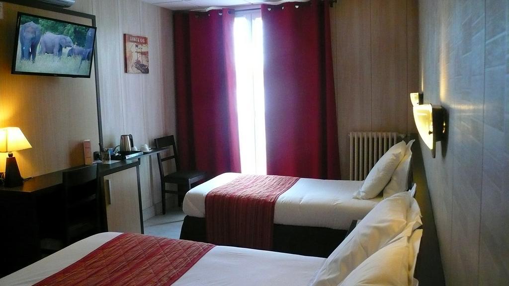 Hotel L'Europeen Тарб Екстер'єр фото
