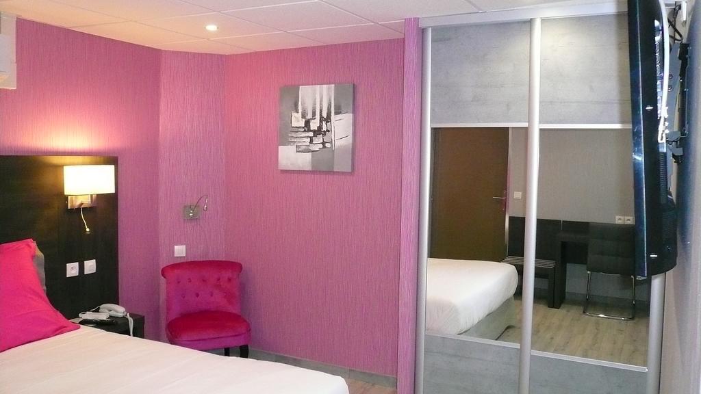 Hotel L'Europeen Тарб Екстер'єр фото