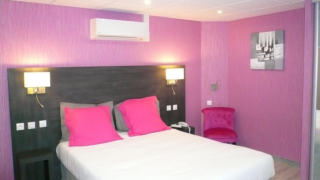 Hotel L'Europeen Тарб Екстер'єр фото