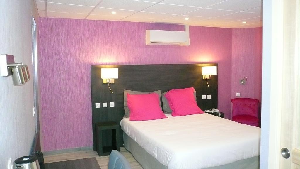 Hotel L'Europeen Тарб Екстер'єр фото