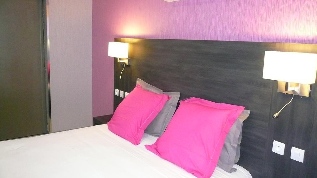 Hotel L'Europeen Тарб Екстер'єр фото