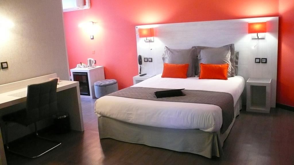 Hotel L'Europeen Тарб Екстер'єр фото