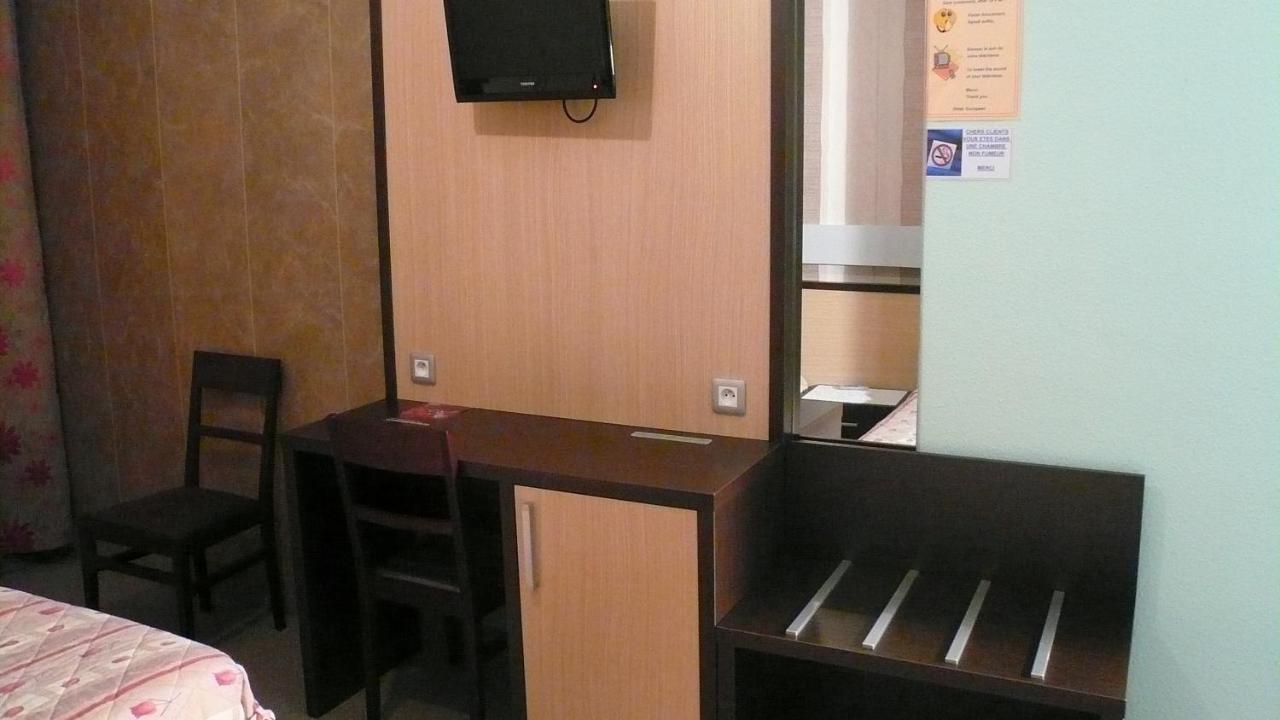 Hotel L'Europeen Тарб Екстер'єр фото