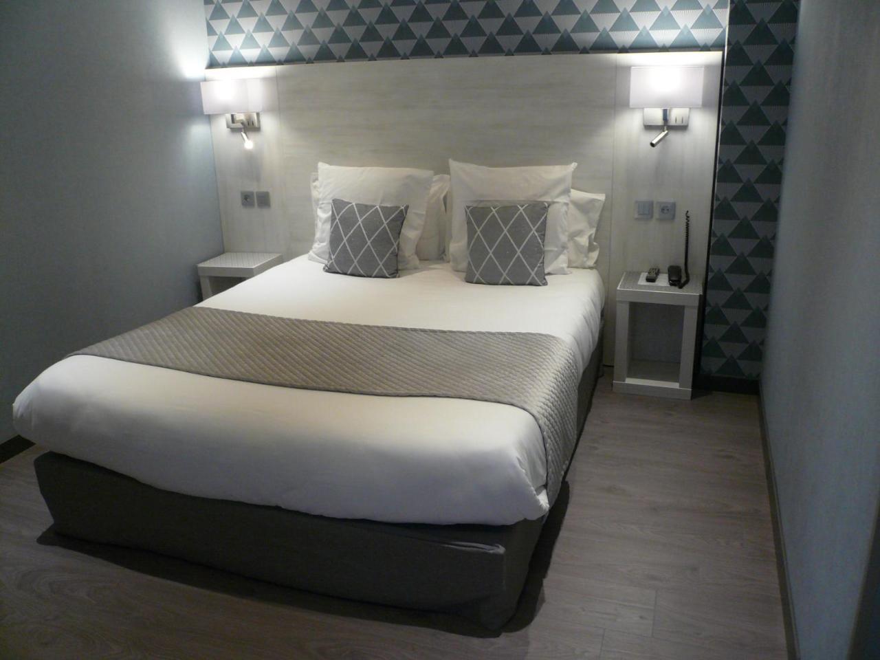 Hotel L'Europeen Тарб Екстер'єр фото