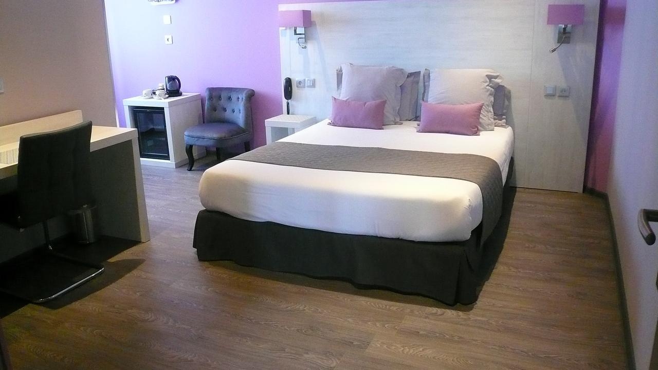 Hotel L'Europeen Тарб Екстер'єр фото