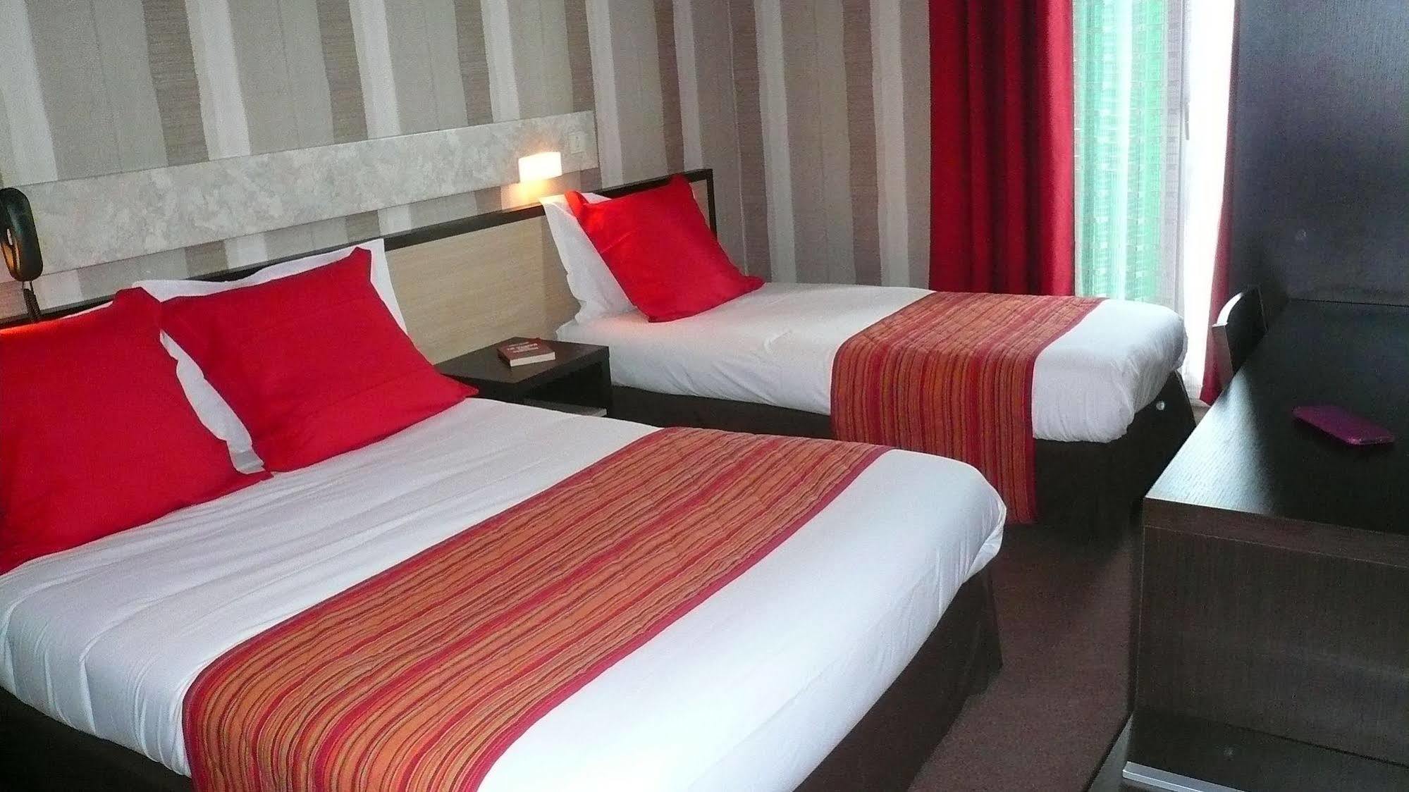 Hotel L'Europeen Тарб Екстер'єр фото