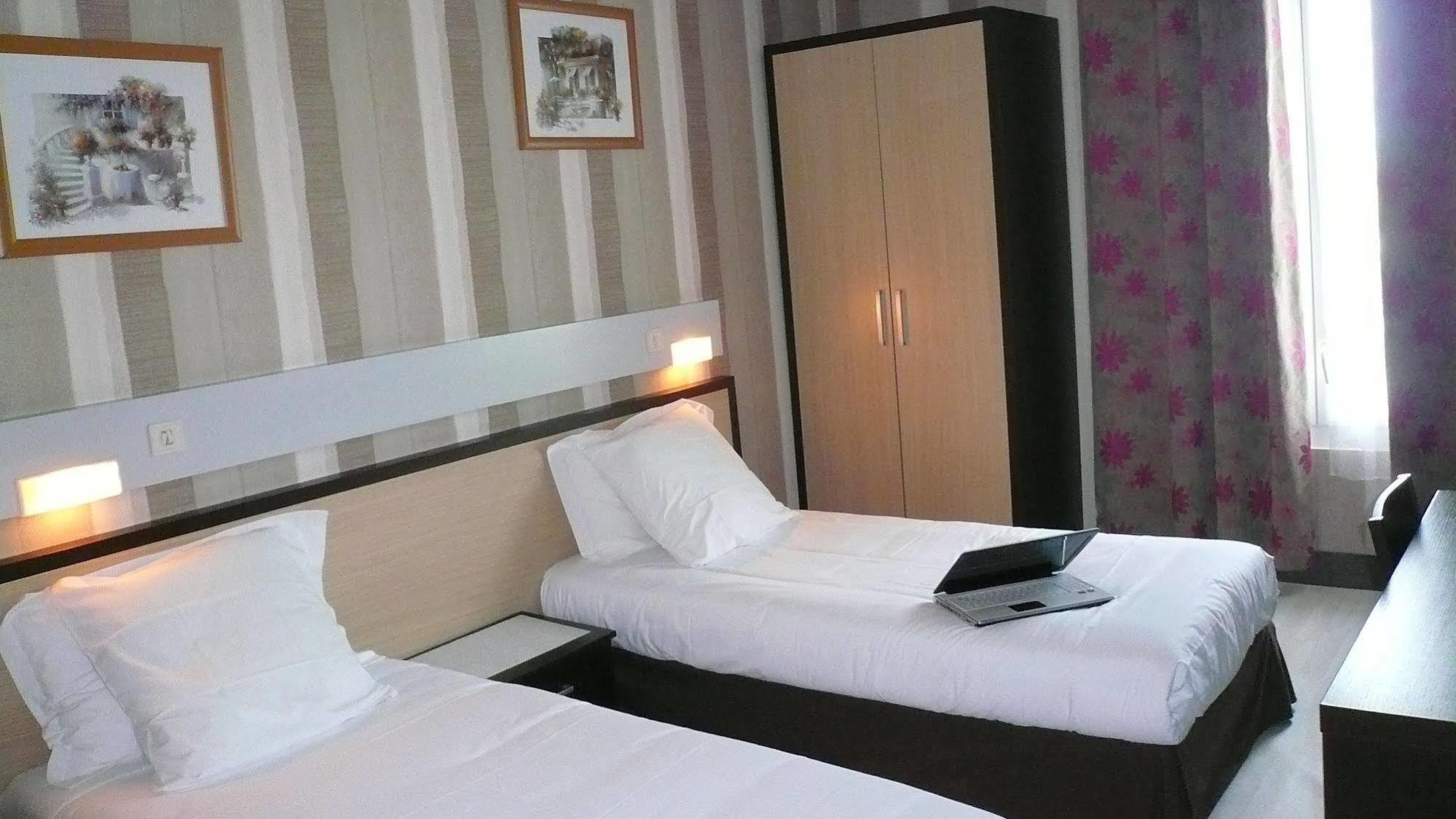 Hotel L'Europeen Тарб Екстер'єр фото