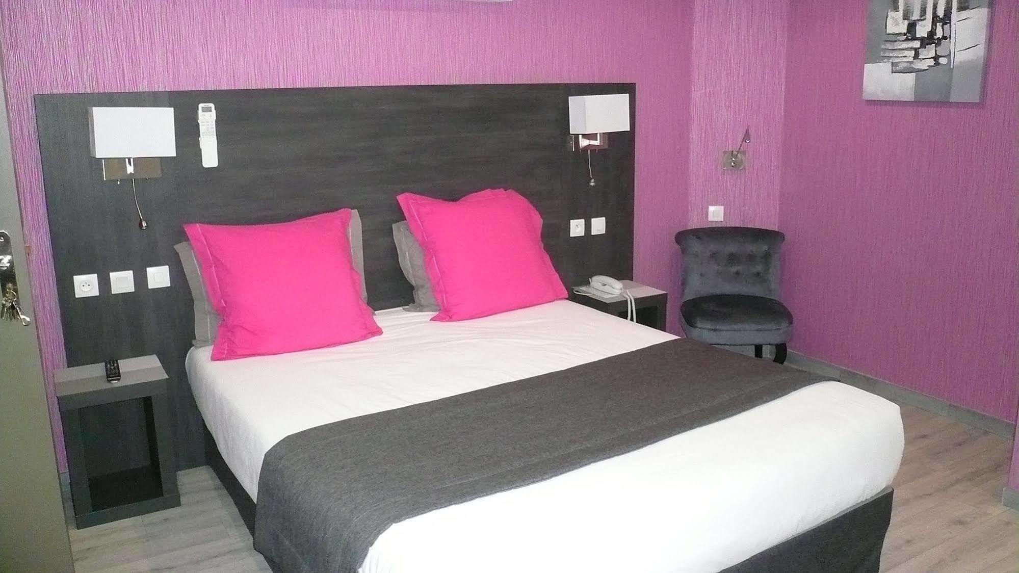 Hotel L'Europeen Тарб Екстер'єр фото